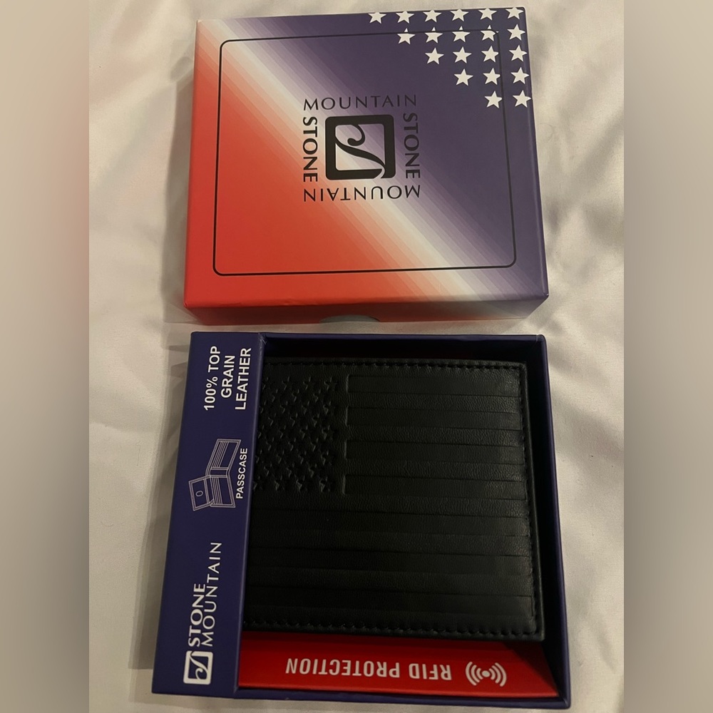 Stone Mountain Patriotic US Flag Men's Bifold BLACK Leather RFID Wallet $49.99